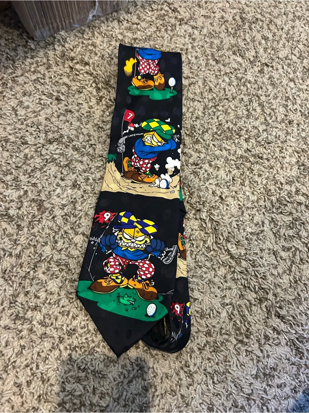 Vintage rare Garfield playing golf men's silk tie y2k retro novelty collectible